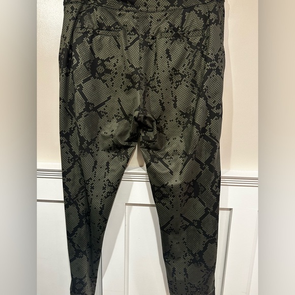 Lululemon Jet Cropped Joggers - Picture 5 of 9